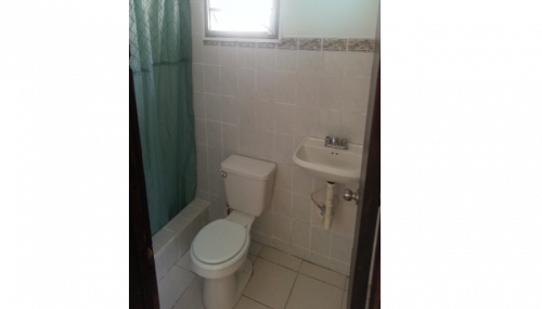4b-bathroom-870x496